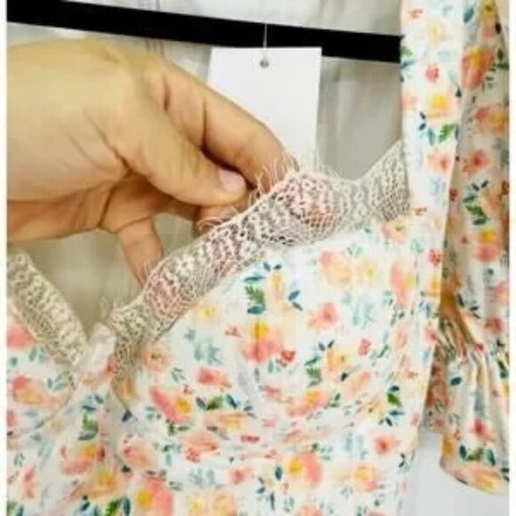 Lavish Alice Dress Size 8 Puff Sleeve Lace Trim Midi NWT $250 - Picture 3 of 9